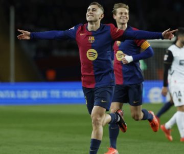 Barcelona recupera terreno con goleada