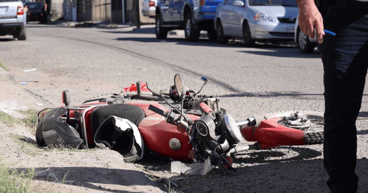 Accidente deja a motociclista herido en las calles Pilares y Olivares