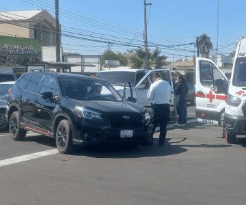 Se impactan dos camionetas en las calles Navarrete y Herrería