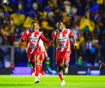 Necaxa corta el invicto del águila