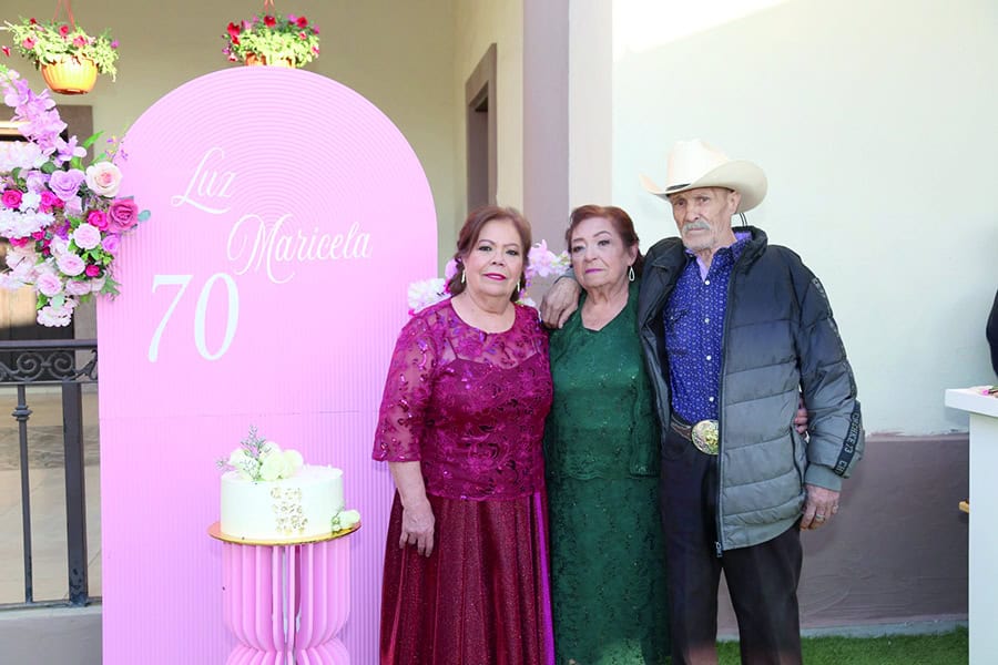 Emotiva fiesta para Luz Maricela