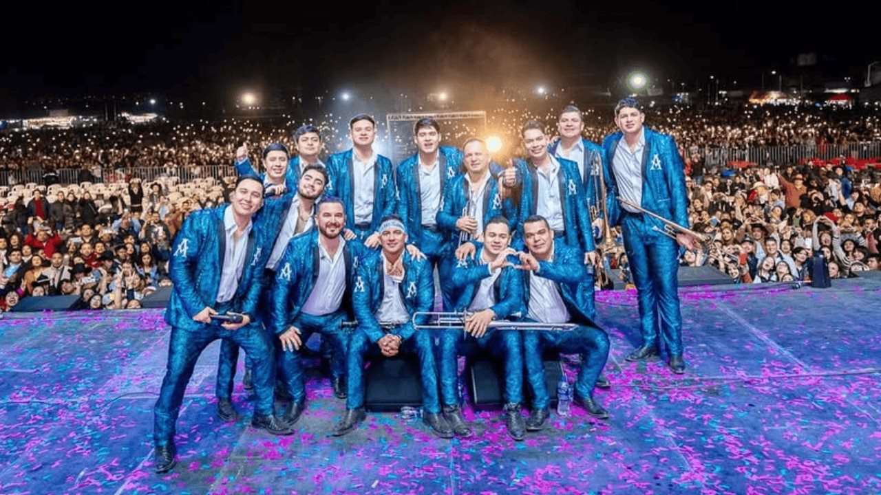 La Arrolladora Banda El Limón escapa del escenario por riña en el público