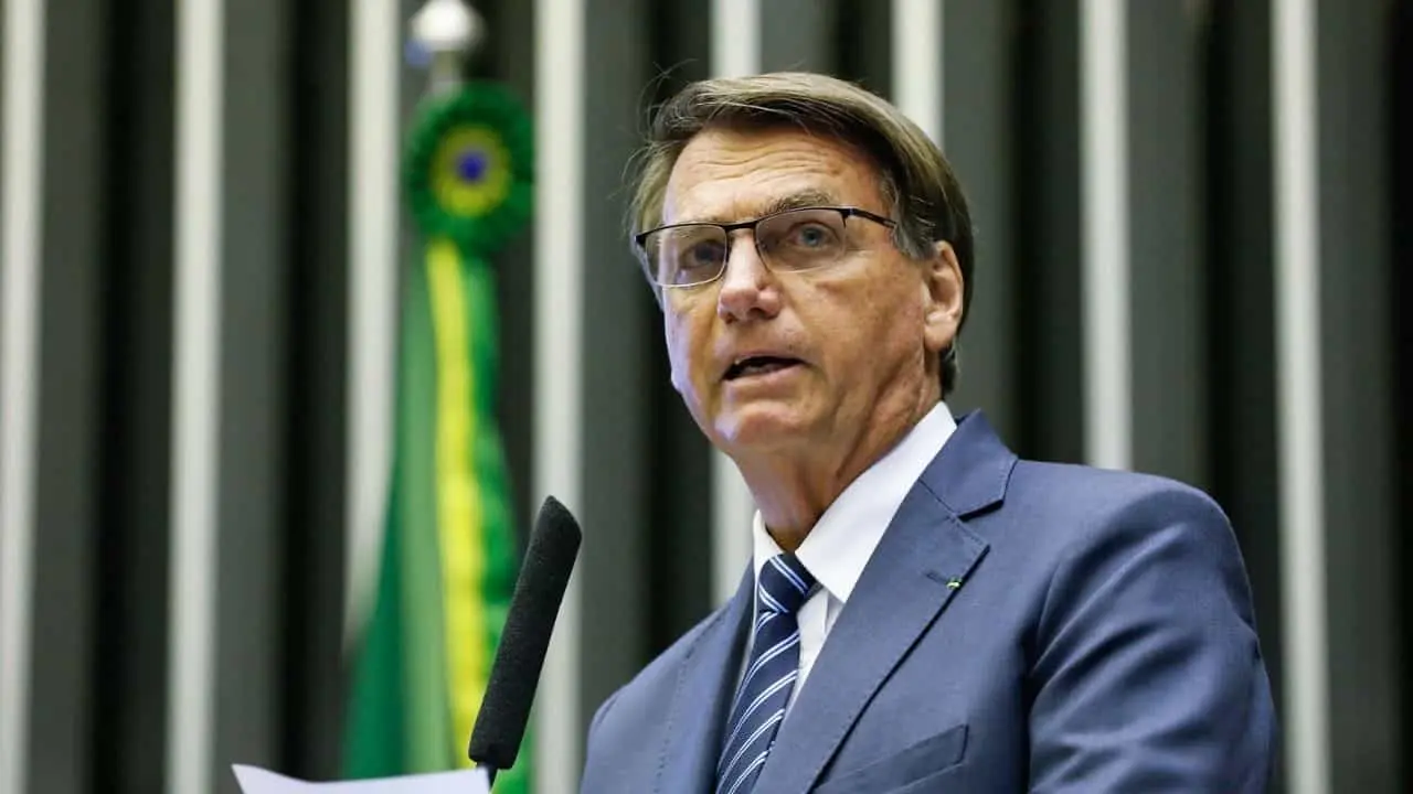 Sheinbaum se refiere a la fuga de Flavio Bolsonaro a EU