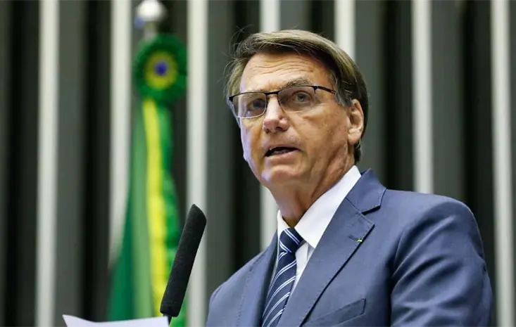 Sheinbaum se refiere a la fuga de Flavio Bolsonaro a EU