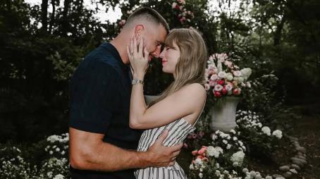 Aseguran que Taylor Swift y Travis Kelce apostaría por boda íntima