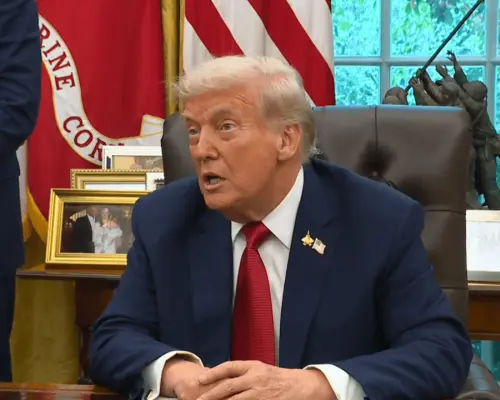 Anuncia Trump aranceles a países que envíen crudo a Cuba; incluye a México