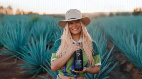 "Más que una colab": Karol G crea su propio tequila