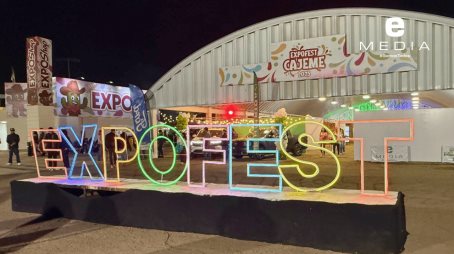 Miles disfrutan programa art&iacute;stico y cultural en Expo Fest Cajeme 2025