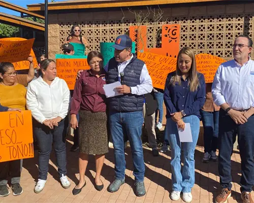 Toño Astiazarán inaugura el Mercado Público en Bahía de Kino