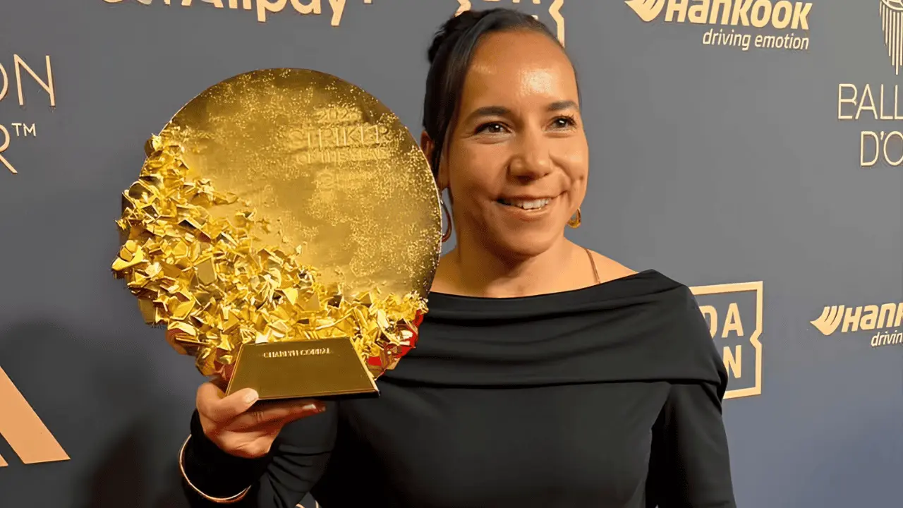 Charlyn Corral fue condecorada como Delantera del Año en el Balón de Oro 2026. (Foto: Cortesía)