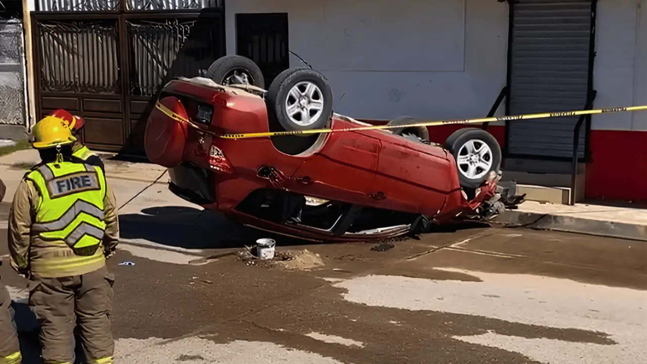 El accidente ocurrió al mediodía de este martes en la colonia Sahuaro de Hermosillo. (Foto: EXPRESO)