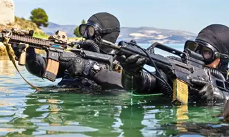 Piden autorizaci&oacute;n para que 28 Navy SEALs entren a M&eacute;xico con armas