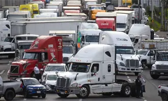 Transportistas acuerdan retirar bloqueos carreteros y regresar al diálogo con Segob