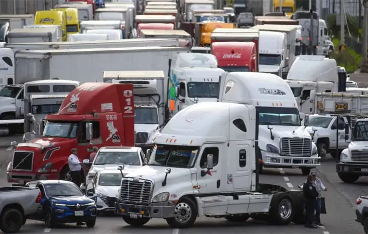 Transportistas acuerdan retirar bloqueos carreteros y regresar al diálogo con Segob