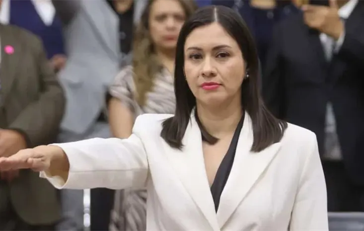 Blanca Cruz toma protesta como consejera presidenta provisional del INE