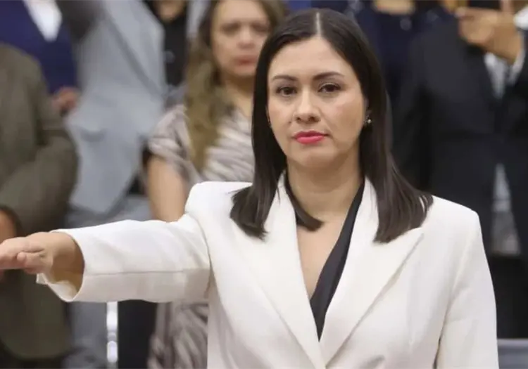 Blanca Cruz toma protesta como consejera presidenta provisional del INE