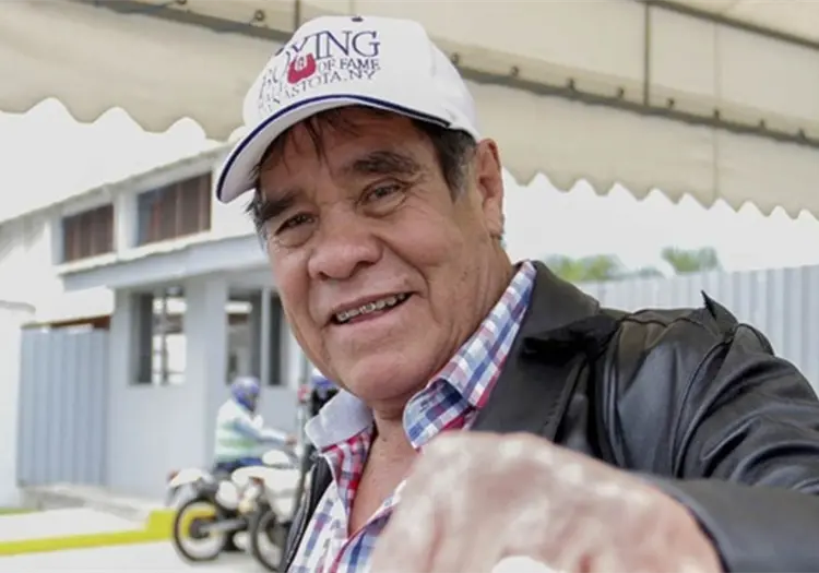 Rub&eacute;n Olivares vende cintur&oacute;n del CMB para pagar cirug&iacute;a