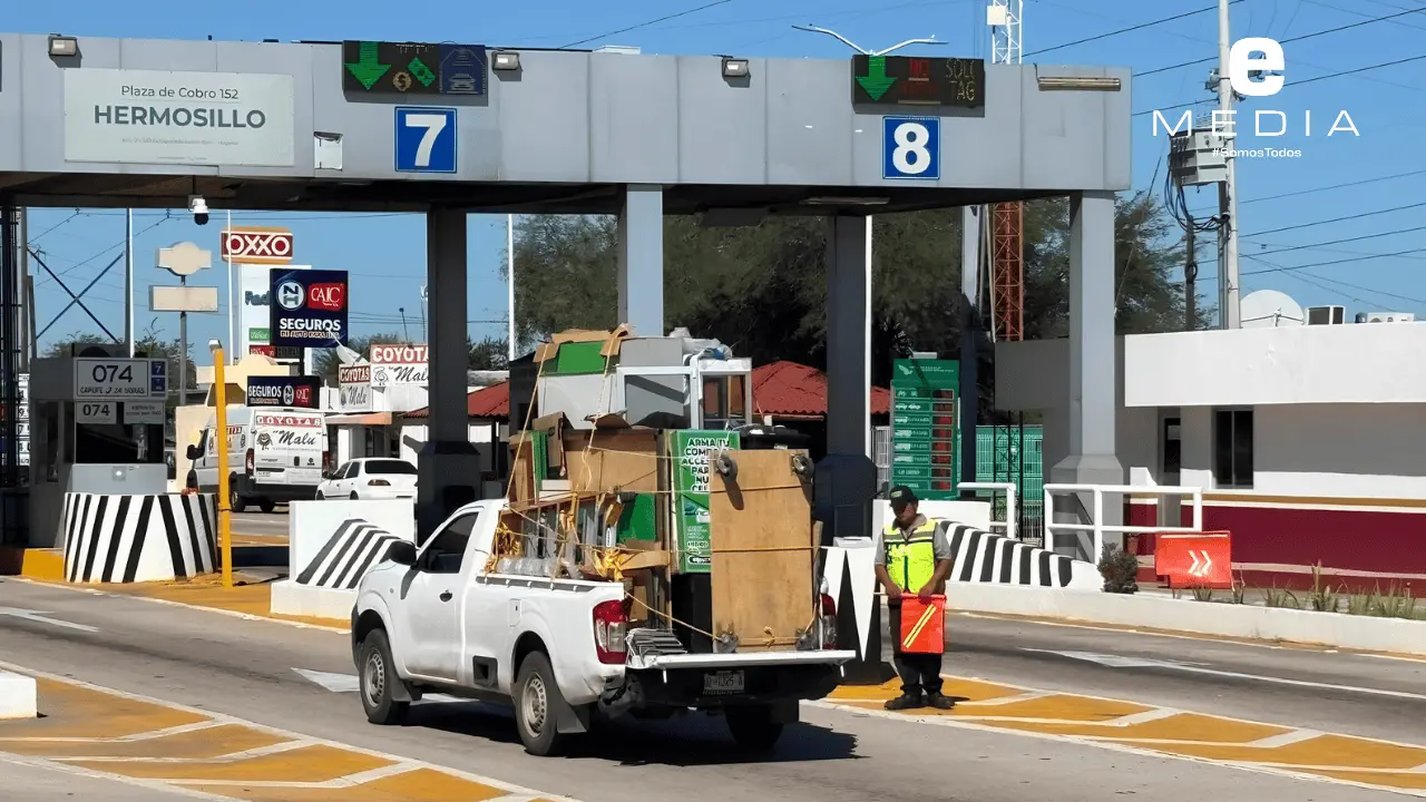 Transportistas se retiran de caseta en Hermosillo. (Foto: Adal Navarro/EXPRESO)