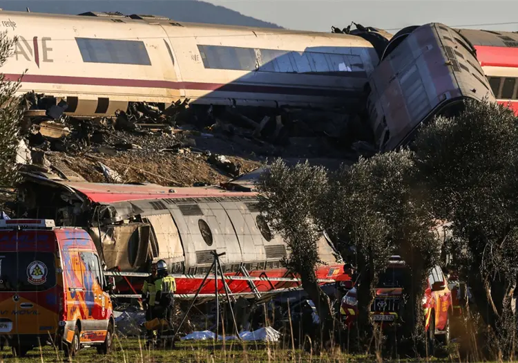 Buscan a un mexicano desaparecido tras choque de trenes que deja 68 muertos en Espa&ntilde;a