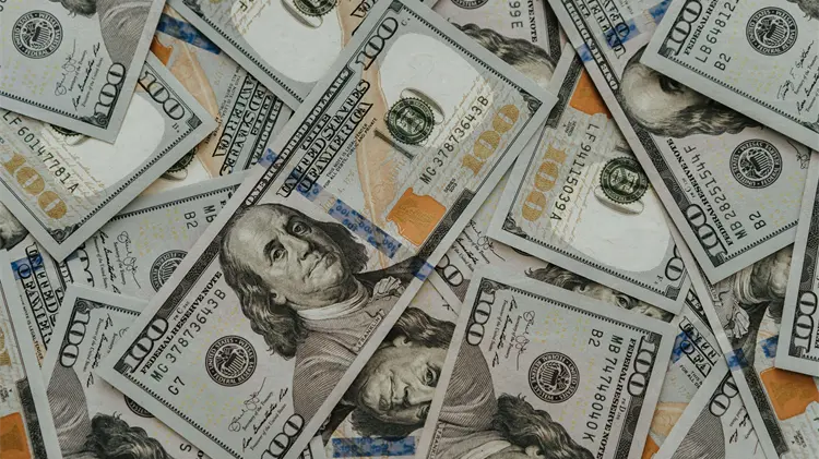 Peso mexicano retrocede mientras mercados analizan señales de la Fed