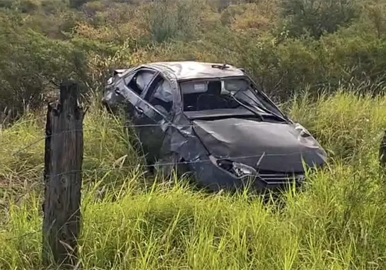 Mujer resulta lesionada tras volcamiento en carretera al Delfinario, en San Carlos