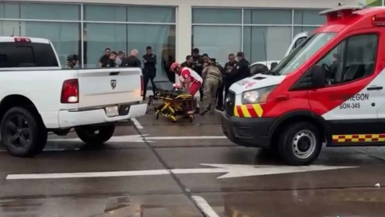 Balean a empleado de seguridad y le roban 400 mil pesos afuera de un banco de Obregón
