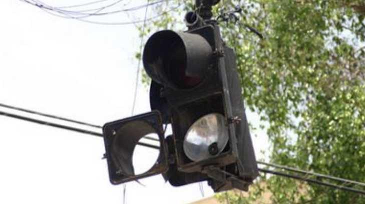 Más de 100 reportes al mes por daños en semáforos y señalamientos en Hermosillo