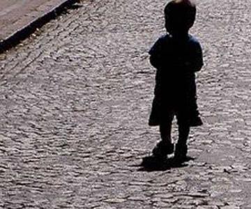 Encuentran a pequeña de 4 años deambulando sola de madrugada