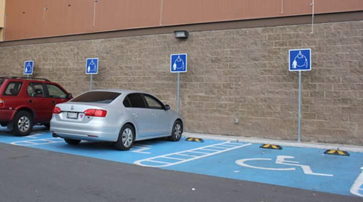 Más de 400 multas en lo que va del año por estacionarse en espacios azules