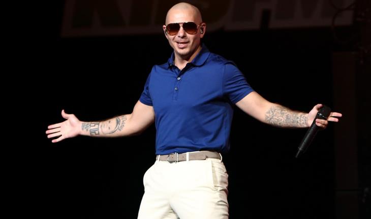 Pitbull rendirá homenaje a los médicos en los Latin Grammy