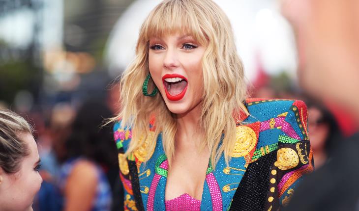 Taylor Swift sorprende con nuevo álbum Evermore