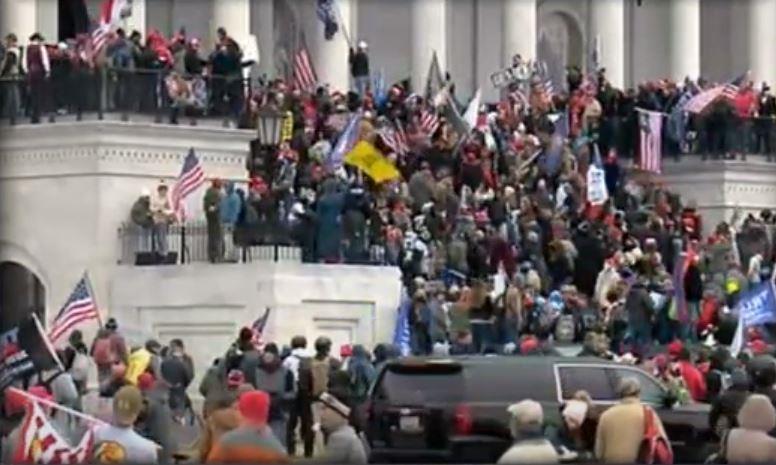 Manifestantes irrumpen y causan estragos en el Capitolio