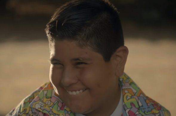 Niño del Oxxo reaparece como protagonista de video musical