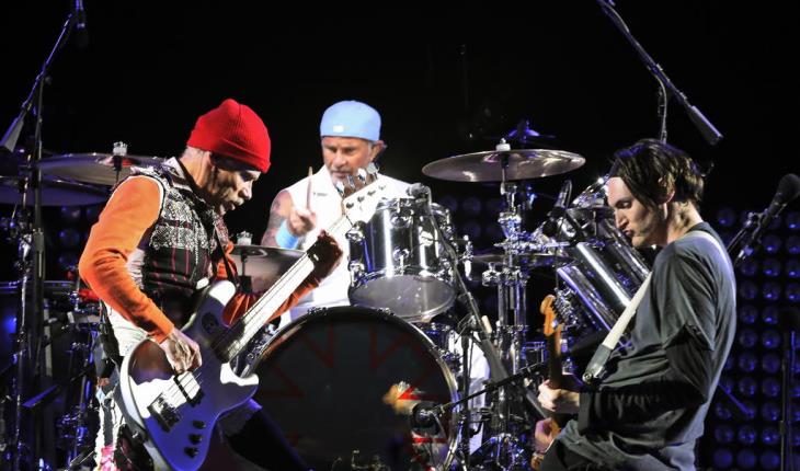 Red Hot Chili Peppers vende todo su catalogo musical