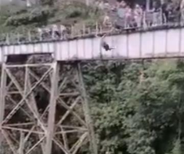 VIDEO - Joven muere al confundir instrucciones y saltar de bungee sin estar lista