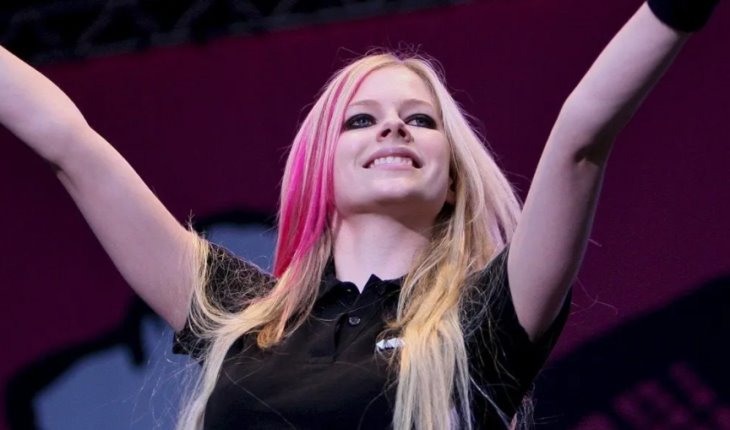 Avril Lavigne disfruta de su eterna juventud