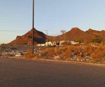 Basurero clandestino tiene más de dos años en Guaymas Norte