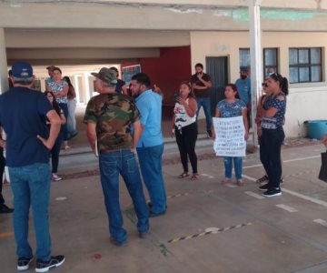 ISIE da respuesta a padres de alumnos de la escuela General Fausto Topete