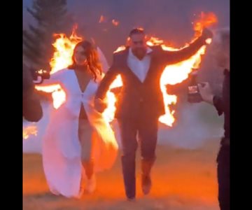 ¡Amor ardiente! Pareja de novios se prende fuego en plena boda