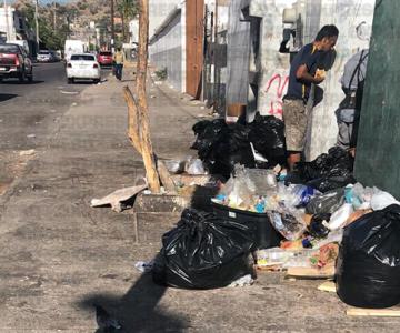 Causa problemas la basura de un comercio en el Centro de Hermosillo