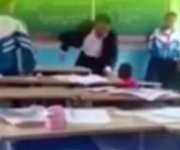 Maestro da cintarazos a estudiante que hacía bullying a otro niño